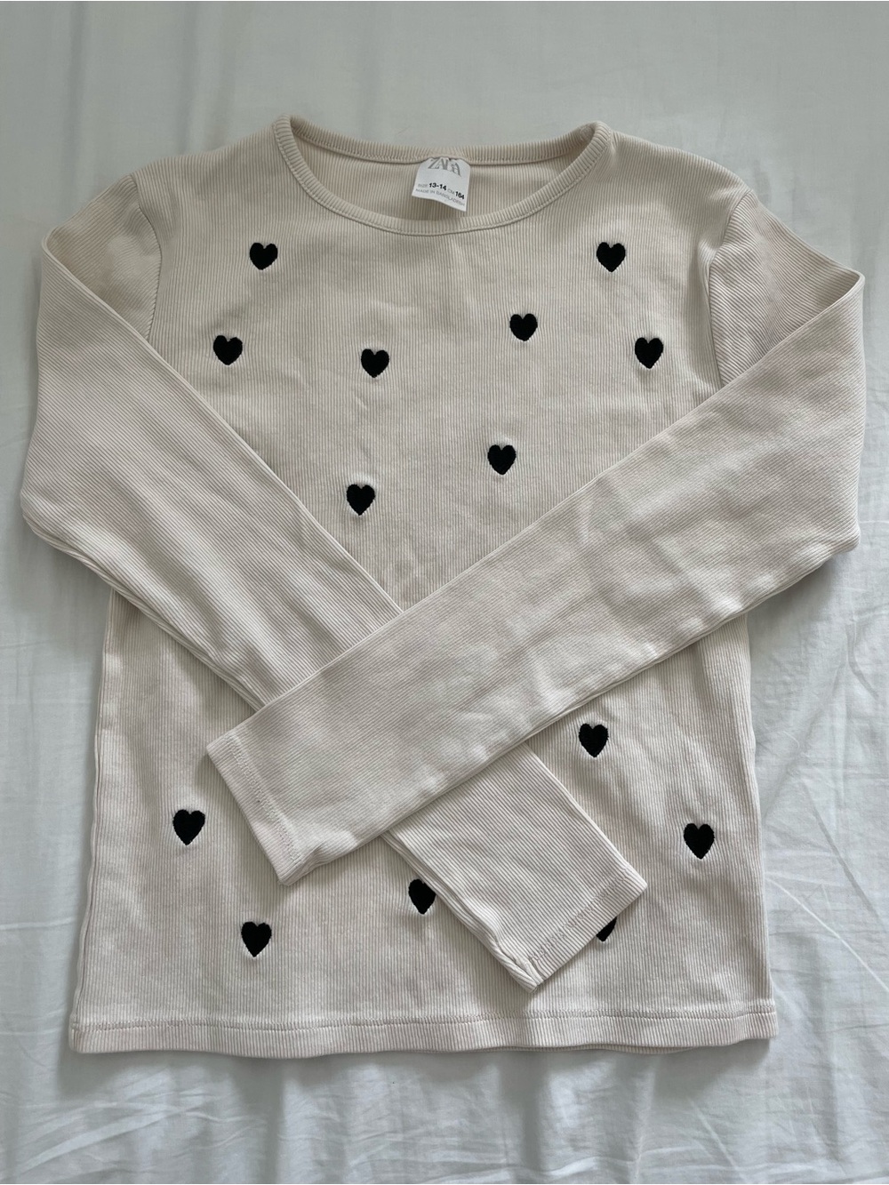 Zara Girls Cream Ribbed T-Shirt with Black Embroidered Hearts Size 13-14Y